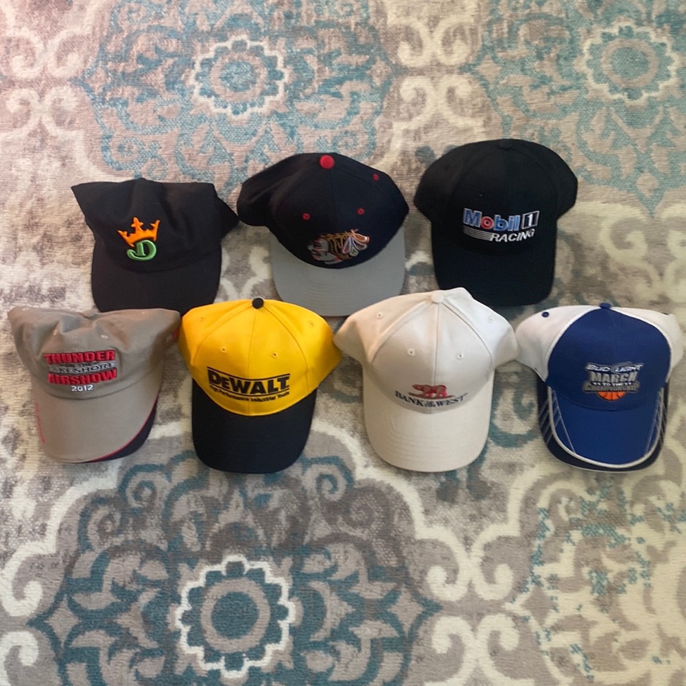Mens hats lot of 7 only 25$